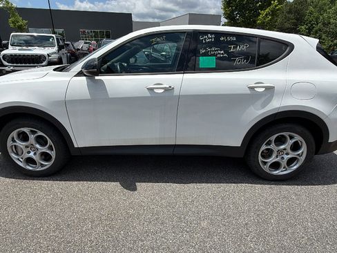 Used 2024 Alfa Romeo Tonale Sprint AWD/4WD image 11