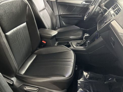 Used 2022 Volkswagen Tiguan SE image 25
