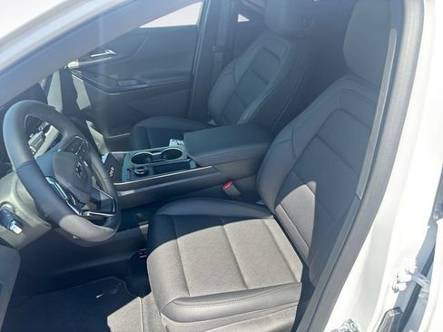 Used 2026 Chevrolet Equinox LT w/ Convenience Package II FWD image 11