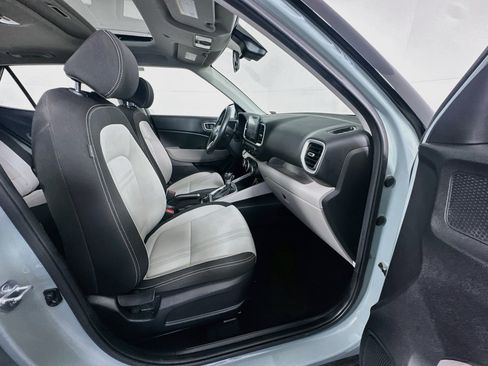 Used 2025 Hyundai Venue SEL FWD image 30