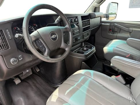 Used 2018 Chevrolet Express 3500 w/ Power Convenience Package RWD image 12