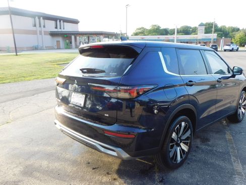 New 2025 Mitsubishi Outlander SE image 7