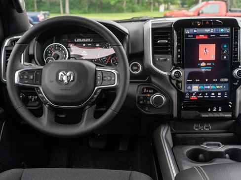 Used 2025 RAM 1500 Big Horn AWD/4WD image 12