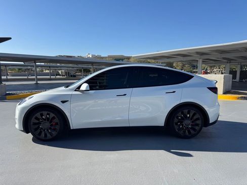 Used 2023 Tesla Model Y Performance image 1