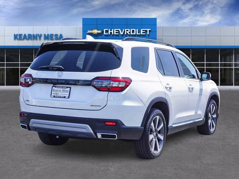 Used 2023 Honda Pilot Touring image 6
