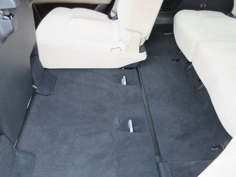 Used 2017 Nissan Armada SV image 19