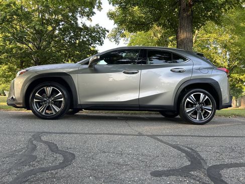 Used 2019 Lexus UX 200 w/ Premium Package FWD image 11