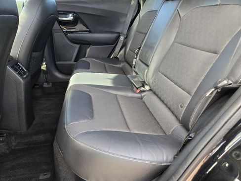 Certified 2017 Kia Niro EX image 12