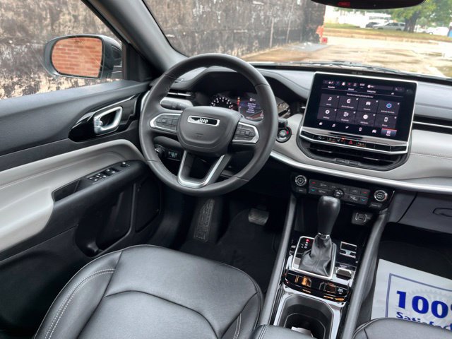 Used 2025 Jeep Compass Limited AWD/4WD image 24