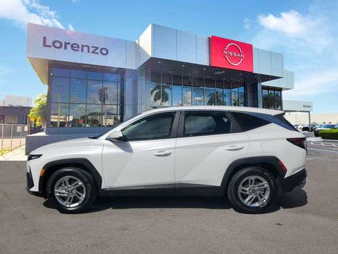 Used 2025 Hyundai Tucson SE image 6