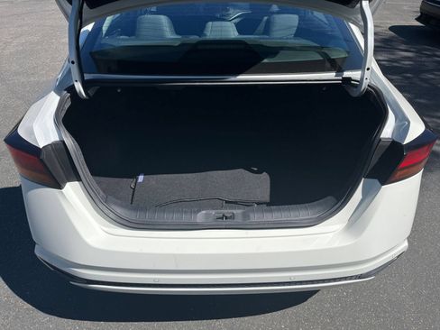Used 2025 Nissan Altima 2.5 SV FWD image 31