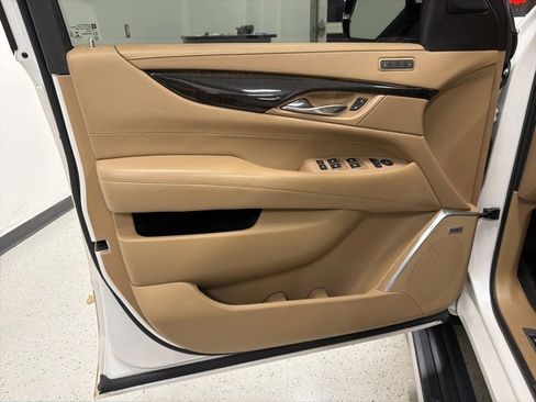 Used 2019 Cadillac Escalade ESV Platinum image 53