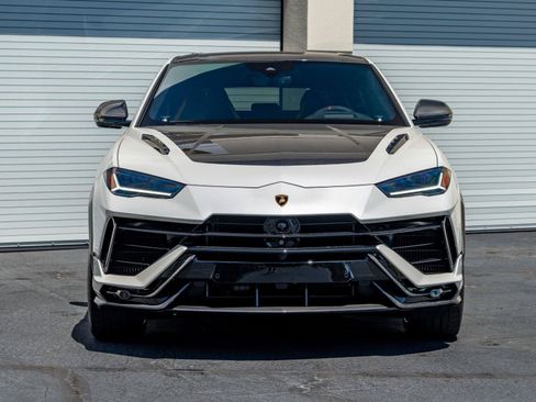 Used 2024 Lamborghini Urus Performante AWD/4WD image 2