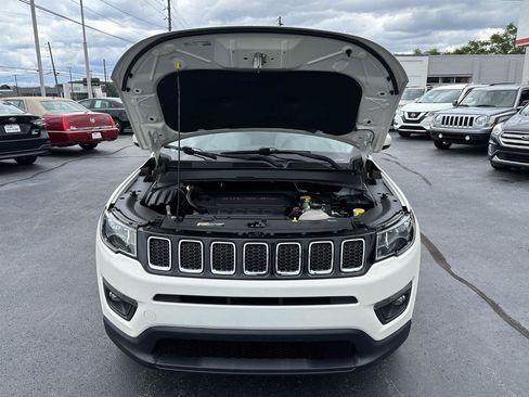 Used 2018 Jeep Compass Latitude w/ Popular Equipment Group FWD image 17