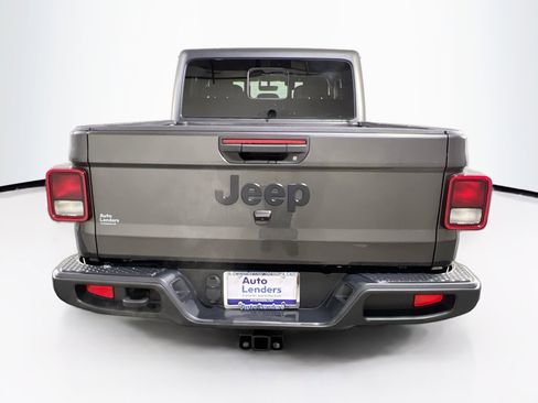 Used 2022 Jeep Gladiator Sport image 6