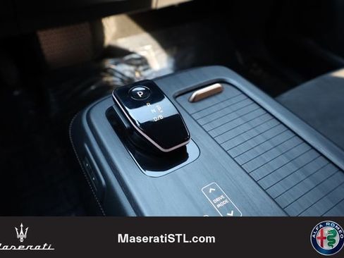 Used 2023 Nissan Ariya FWD image 20