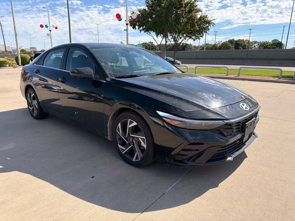 Used 2025 Hyundai Elantra SEL FWD image 12