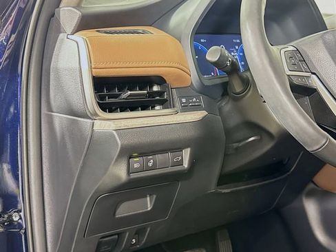 Used 2024 Toyota Grand Highlander image 10