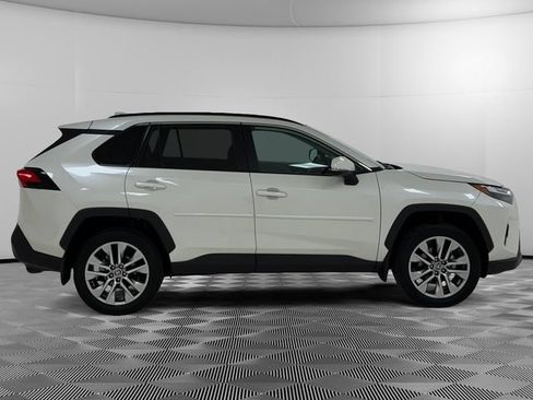 Used 2022 Toyota RAV4 XLE Premium AWD/4WD image 6