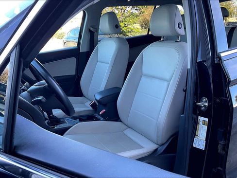 Used 2019 Volkswagen Tiguan SE w/ Panoramic Sunroof Package image 6