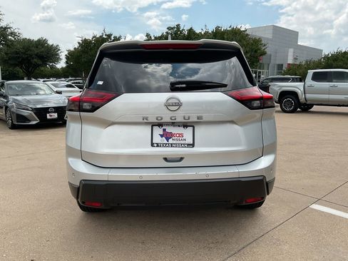 Used 2025 Nissan Rogue SV FWD image 5