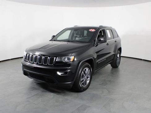 Used 2018 Jeep Grand Cherokee Laredo image 2