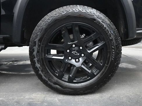 Used 2024 Chevrolet Colorado Trail Boss w/ Technology Package AWD/4WD image 12