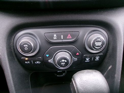 Used 2016 Dodge Dart SXT image 16