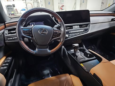 Used 2025 Lexus ES 350 Ultra Luxury image 16