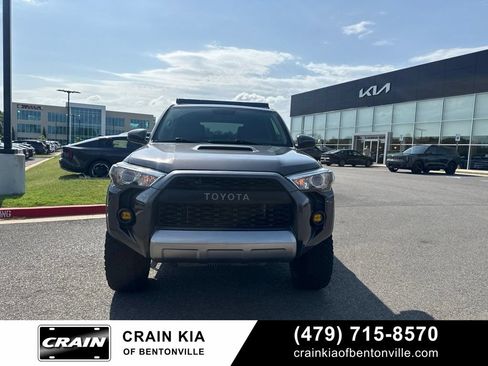 Used 2018 Toyota 4Runner TRD Off-Road AWD/4WD image 6