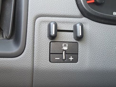 Used 2020 GMC Canyon 2WD Crew Cab w/ Convenience Package image 8