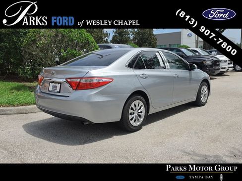 Used 2015 Toyota Camry LE FWD image 5