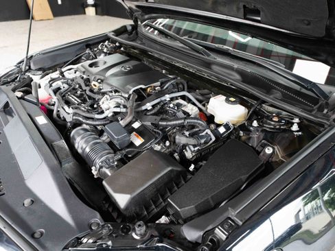 Used 2021 Toyota Camry XLE FWD image 32