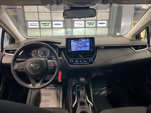 Used 2022 Toyota Corolla LE image 25