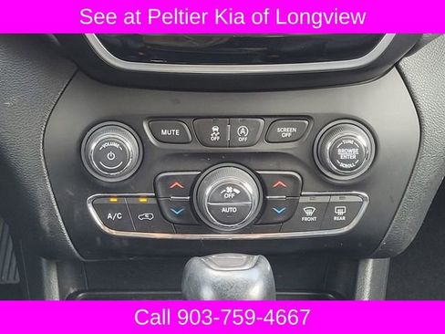 Used 2019 Jeep Cherokee Limited FWD image 23