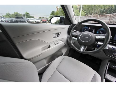 Used 2025 Hyundai Kona Limited AWD/4WD image 9