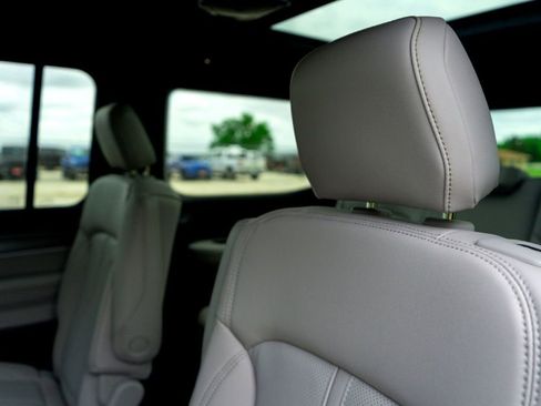 New 2026 Jeep Grand Wagoneer 2WD image 25