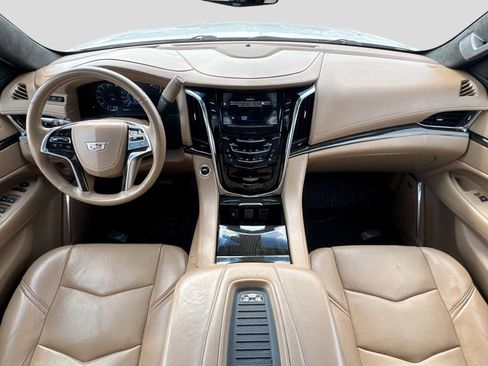 Used 2018 Cadillac Escalade ESV Platinum AWD/4WD image 14