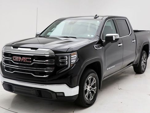 Used 2025 GMC Sierra 1500 SLT AWD/4WD image 2