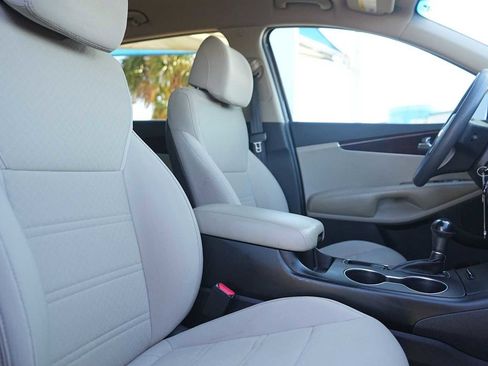 Used 2017 Kia Sorento LX image 15