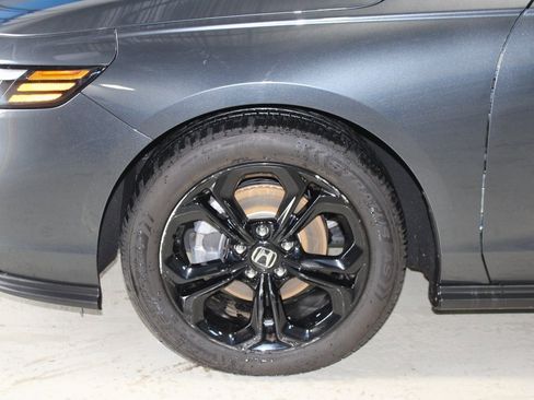 Used 2025 Honda Accord SE image 6