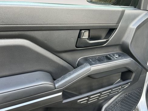 Used 2025 Toyota Tacoma SR5 AWD/4WD image 22