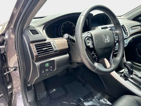 Used 2017 Honda Accord Touring image 16