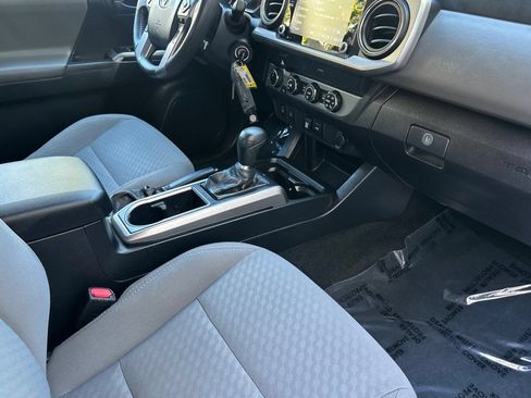 Used 2020 Toyota Tacoma SR5 w/ Technology Package AWD/4WD image 15