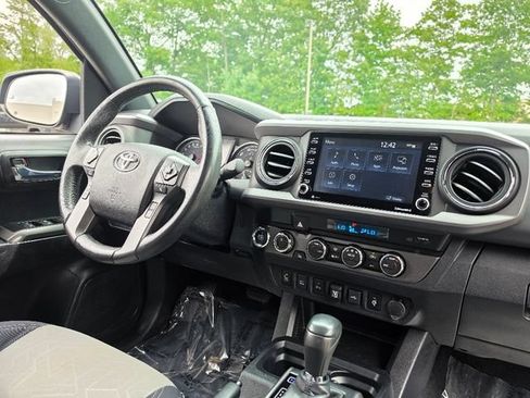 Used 2022 Toyota Tacoma TRD Sport w/ Technology Package AWD/4WD image 13