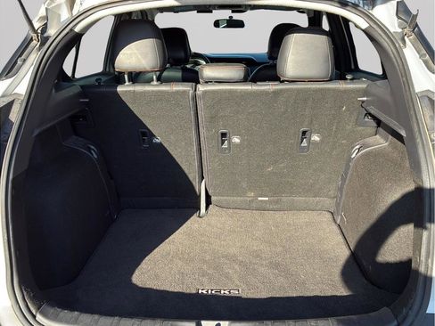 Used 2019 Nissan Kicks SR w/ SR Premium Package FWD image 10