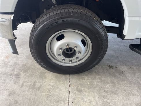 Used 2025 Ford F350 XLT AWD/4WD image 3