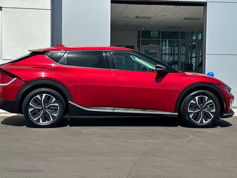 Used 2024 Kia EV6 Light RWD image 3