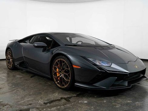 Used 2023 Lamborghini Huracan Tecnica image 2