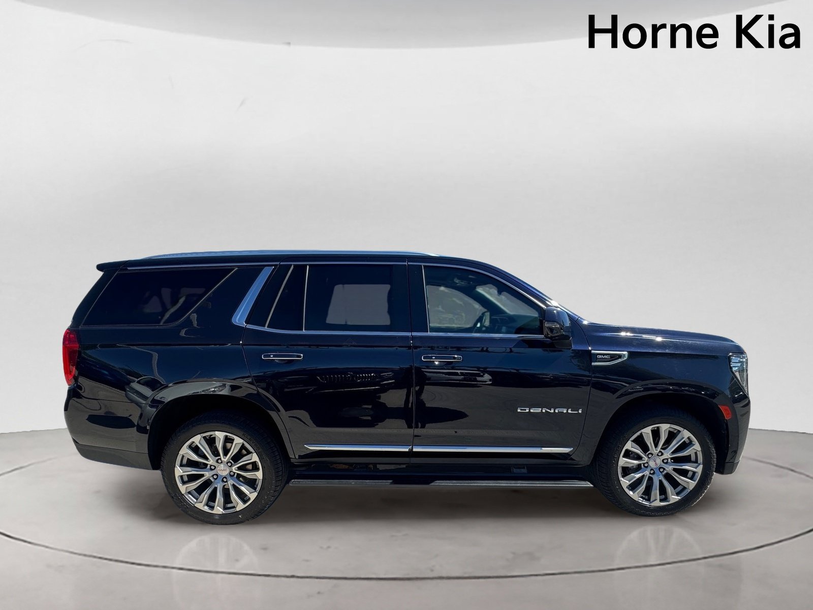 Used 2023 GMC Yukon Denali RWD image 3
